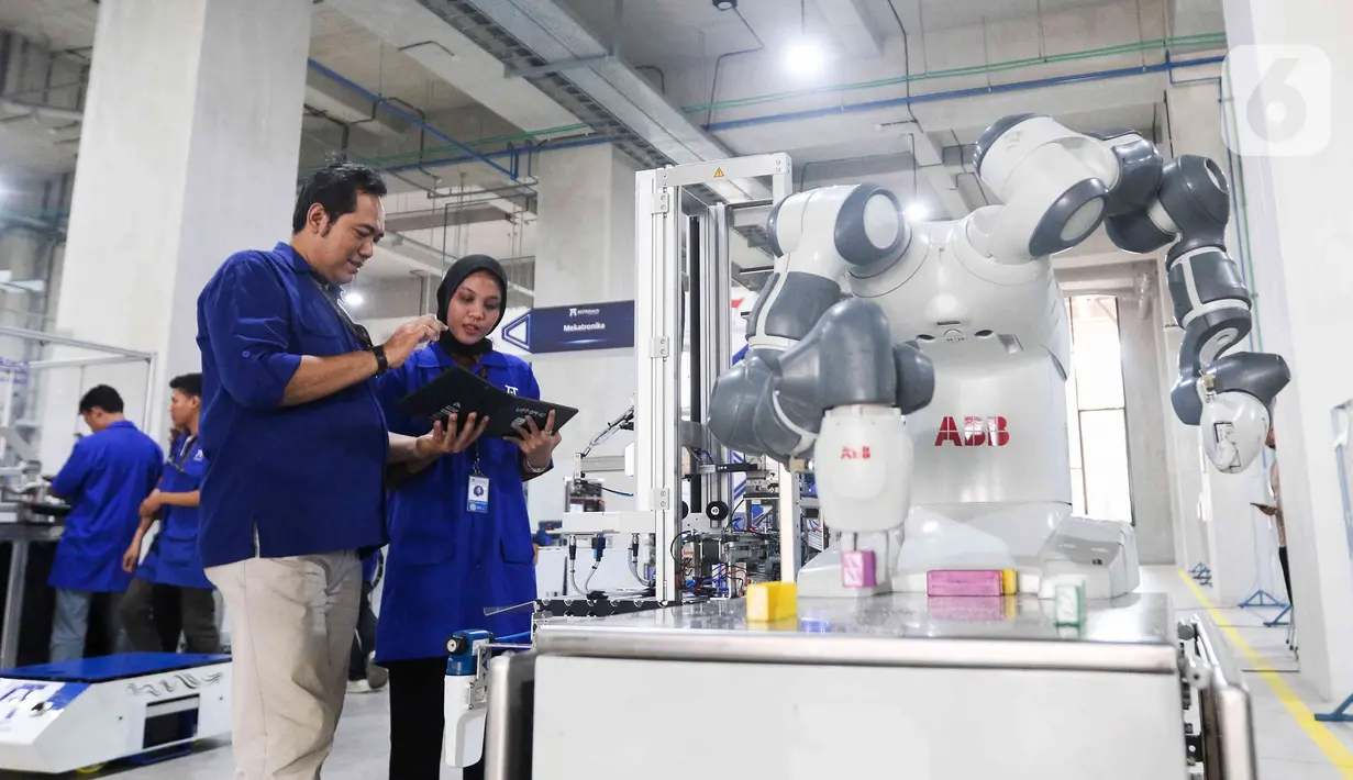 Kampus ASTRAtech merupakan institusi pertama di Asia yang menerapkan program sertifikasi German Bachelor Professional (Meister) bidang otomotif. (Liputan6.com/Herman Zakharia)