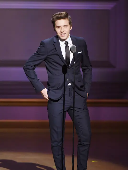 Ketika Sonia sedang menikmati liburannya di Los Angeles tentu saja Brooklyn Beckham menemani sang kekasihnya tersebut. (Bintang.com/AFP)