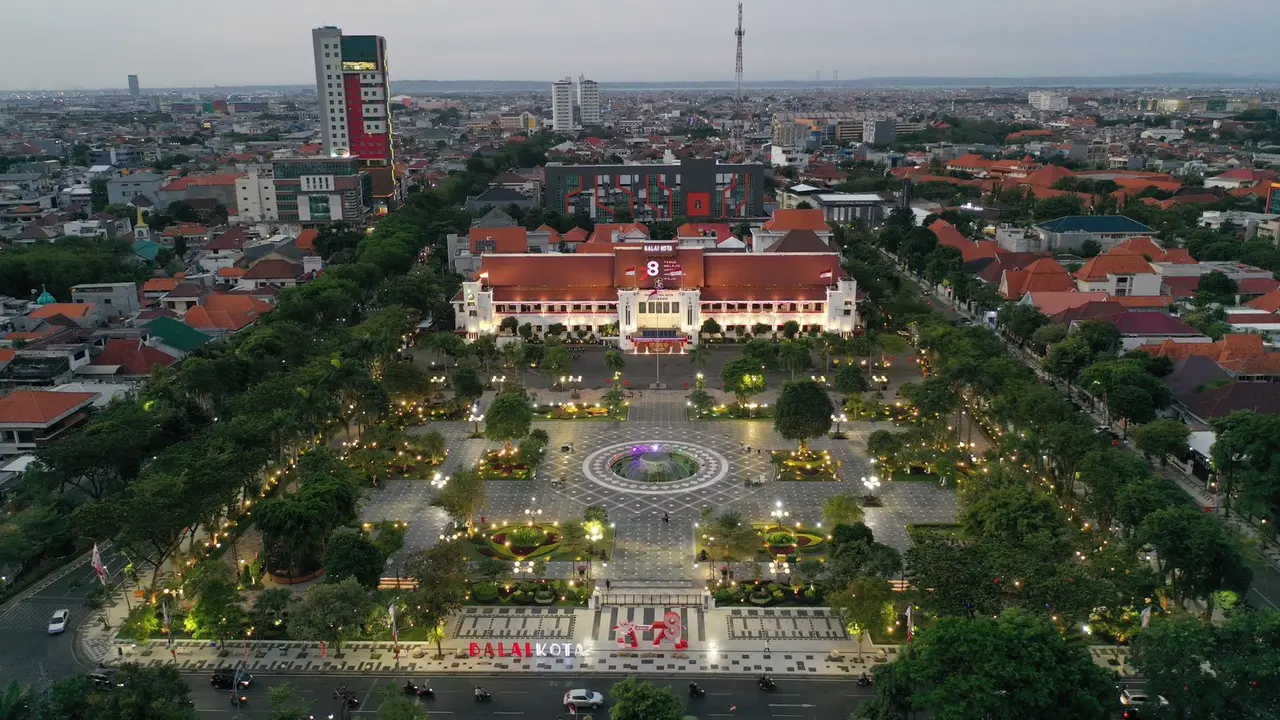 Wali Kota Eri Cahyadi Revitalisasi Taman Kota Surabaya, Jadi Lebih Cantik dan Indah