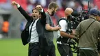 Pelatih Chelsea, Antonio Conte merayakan kemenangan setelah pertandingan melawan Tottenham Hostpur pada Liga Inggris di Stadion Wembley di London, (20/8). Chelsea menang atas Tottenham dengan skor 2-1. (AFP Photo/Ikimages/Daniel Leal-Olivas)