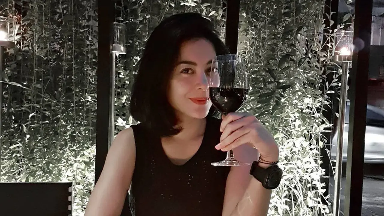 [Bintang] Sudah Berumur 40 Tahun, Ini 8 Foto Lulu Tobing yang Cantik Menawan