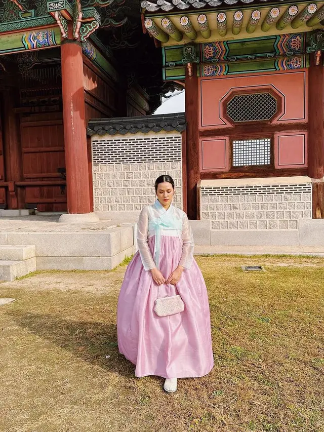 Gaya Selebritis Liburan ke Korea Selatan di Penghujung Tahun 2023