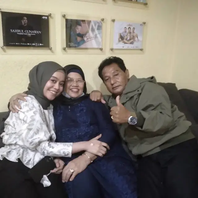 6 Potret Akrab Lesty Kejora Bareng Keluarga Rizky Billar, Dikabarkan Makin Serius