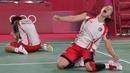 Pebulu tangkis Indonesia Greysia Polii/Apriyan Rahayu melakukan selebrasi setelah menang melawan pebulu tangkis China Yue Du/Yin Hui Li pada perempat final ganda putri di Olimpiade Tokyo 2020, Tokyo, Jepang, Kamis (29/7/2021). Greysia Polii/Apriyan Rahayu menang. (AP Photo/Dita Alangkara)