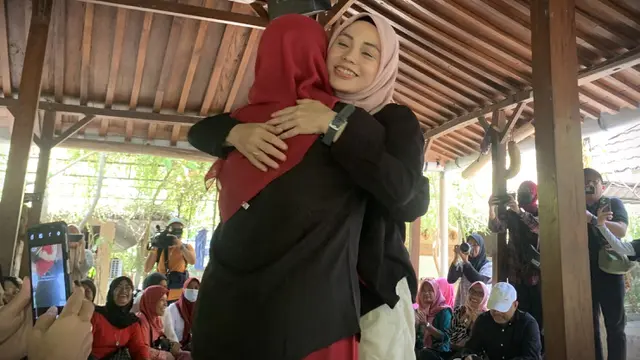 Istri capres nomor urut 3, Ganjar Pranowo, Siti Atikoh Supriyanti