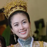 Transgender multitalenta ini tampak menawan dengan makeup no makeup look. @chartmakeup/@niyadweddinganswer.