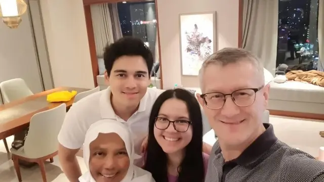 Potret keluarga Patrice Bouttier (Sumber: Instagram/sitipurwanti15)