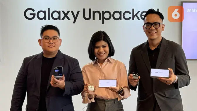 <p>Product Marketing Manager Samsung Mobile Experience, Samsung Electronics Indonesia, Verry Octavianus, saat memperkenalkan Galaxy Z Fold 6 dan Galaxy Z Flip 6 di Jakarta. (/ Yuslianson)</p>
