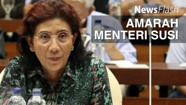 Menteri Kelautan dan Perikanan Susi Pudjiastuti mengepalkan tangan ke arah Gubernur DKI Jakarta Basuki Tjahaja Purnama atau Ahok, saat pelantikan Suhardi Alius jadi Kepala BNPT di Istana negara.