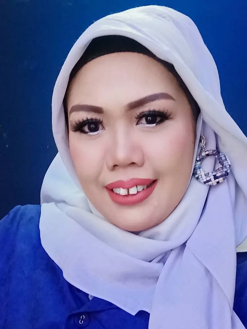 Potret Terbaru Elly Sugigi Berhijab (sumber: instagram/@ellysugigi_real_)