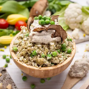 Kandungan serat pada freekeh dapat lebih tinggi dibandingkan beras merah atau quinoa, serta diperkaya protein, zat besi, kalsium, dan seng. [Dok/freepik.com/wirestock]