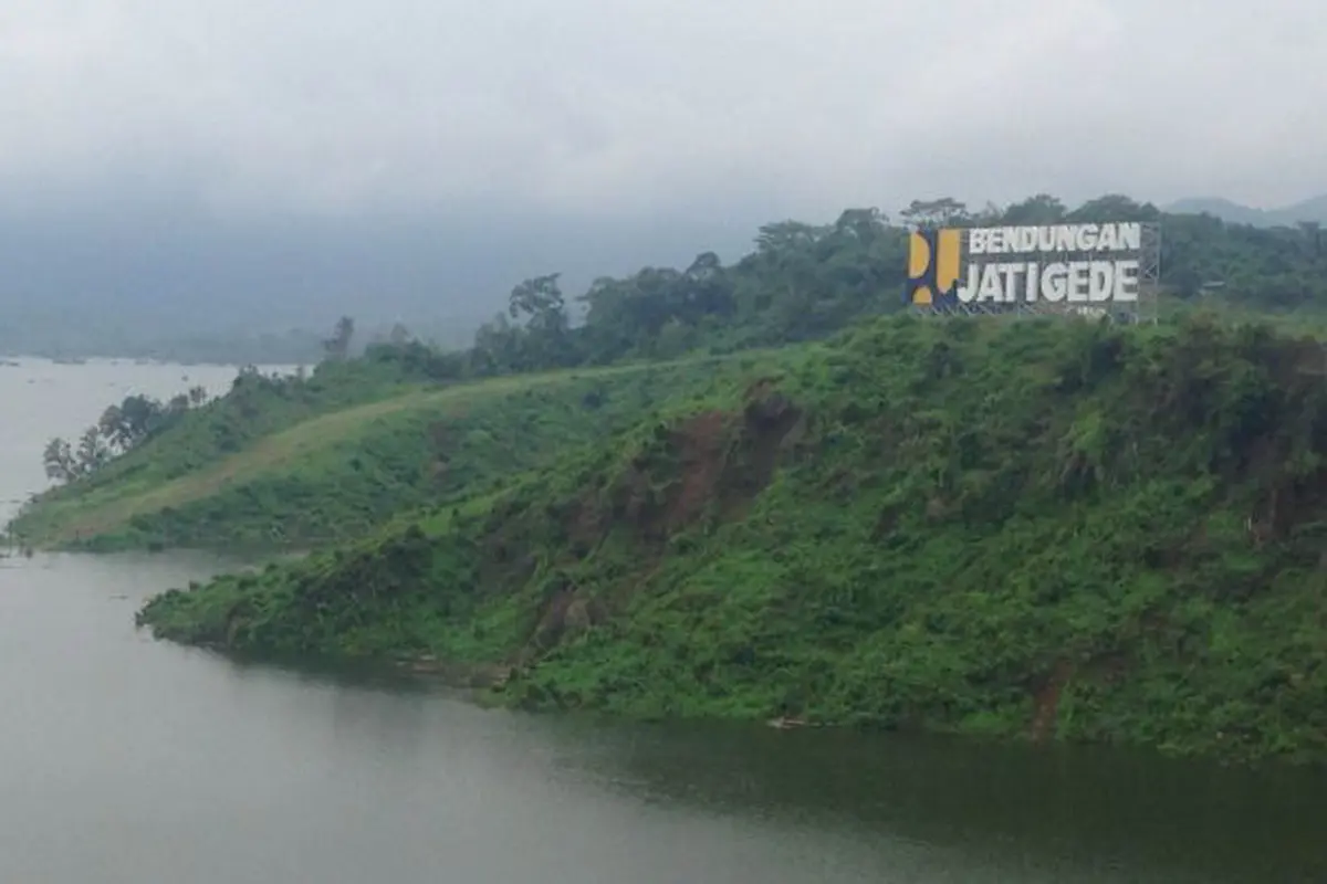 Proyek pengisian air (impounding) waduk Jatigede, Sumedang, Jawa Barat, belum rampung 100 persen.