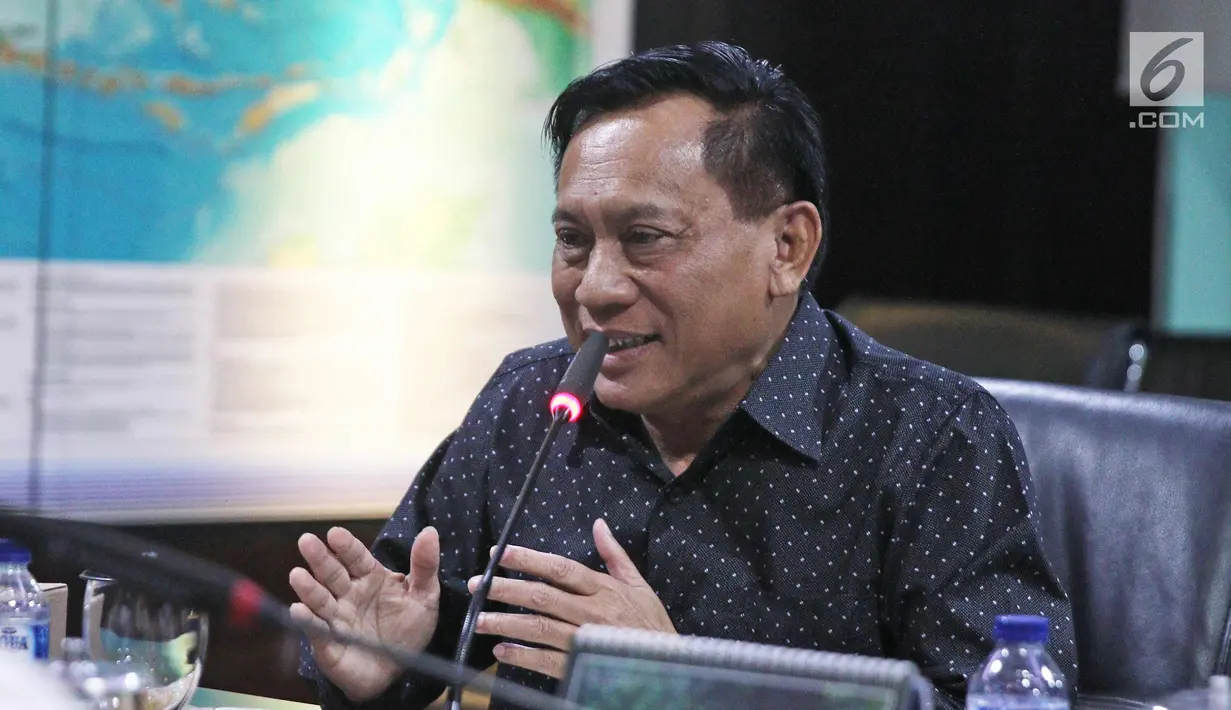 Dirut Indosiar Komjen Pol (Purn) Imam Sudjarwo saat melakukan pertemuan dengan Menteri Koordinator Bidang Kemaritiman RI, Luhut Binsar Pandjaitan di gedung Kementerian Koordinator Bidang Kemaritiman, Jakarta, Rabu (7/3). (Liputan6.com/Herman Zakharia)