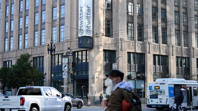 Twitter Berhentikan 50 Persen Karyawan