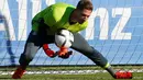 Kiper Kevin Trapp saat mengikuti sesi latihan  timnas Jerman jelang partai persahabatan dengan Perancis di Munich, Jerman, Rabu(11/11/2015) WIB. (REUTERS/Michael Dalder)