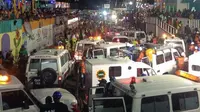 16 Orang dilaporkan tewas setelah seorang pria di atas mobil sebuah grup musik Karnaval tersengat kabel listrik bertegangan tinggi. 
