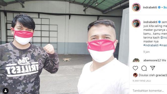 Indra Bekti bersama Irfan Hakim memamerkan masker merah putih (Dok.Instagram/@indrabekti/https://www.instagram.com/p/B-bAi7uASA4/Komarudin)