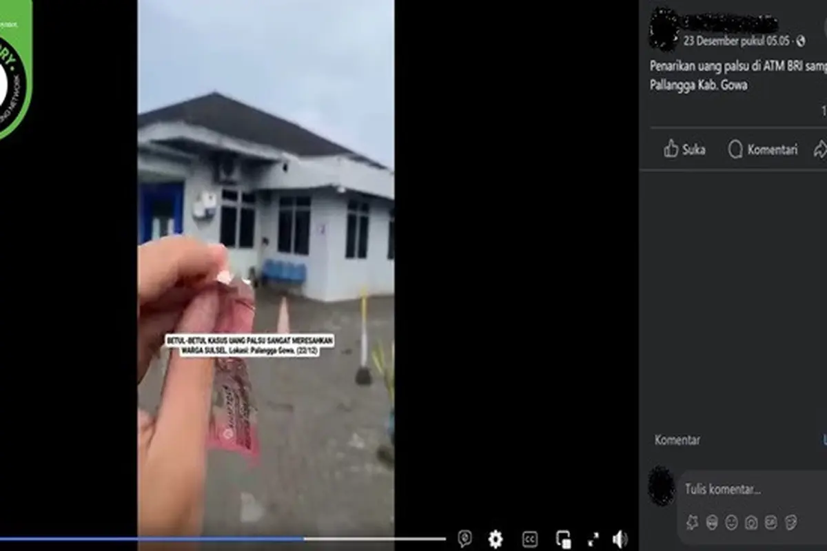 Gambar tangkapan layar kabar tentang penemuan uang palsu saat melakukan tarik tunai dari sebuah ATM di Gowa, Sulawesi Selatan. (sumber: Facebook)