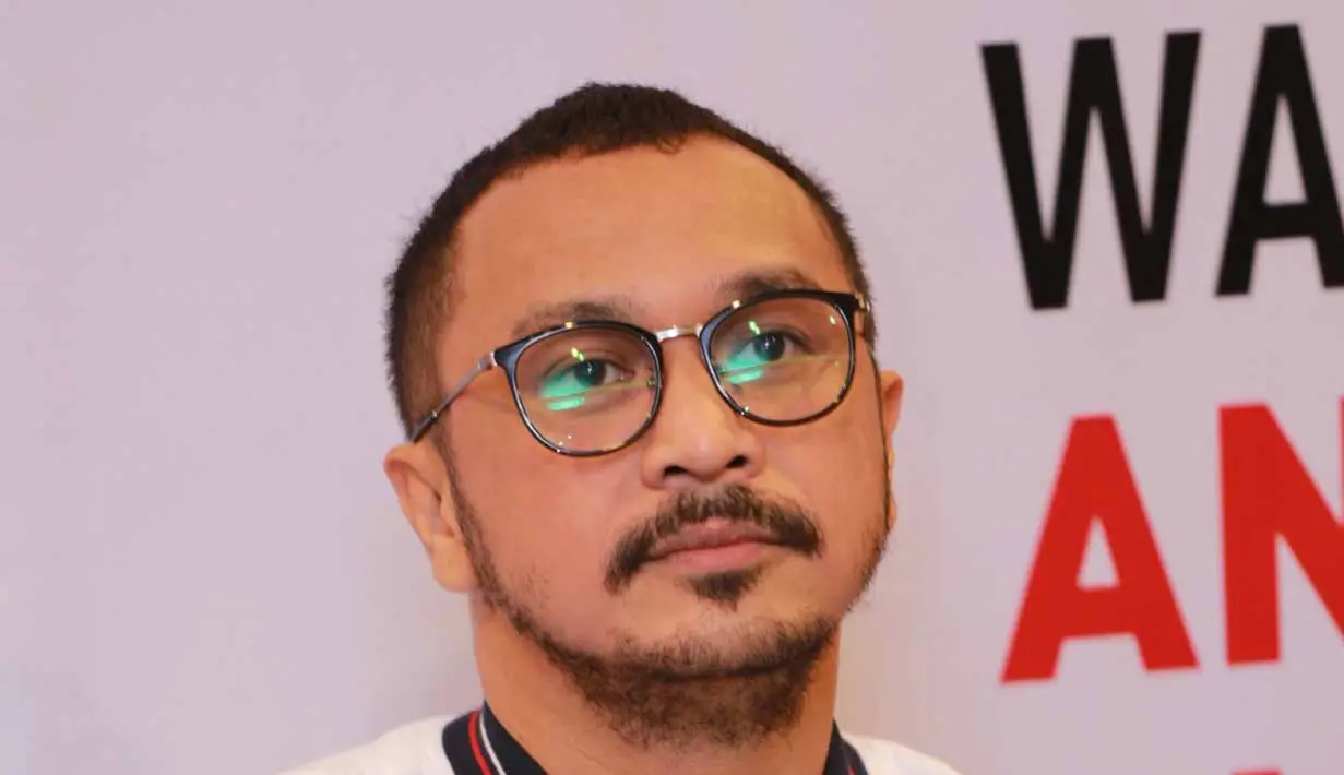 "Yang jelas kalau misalnya dibilang momentumnya itu semenjak ketemu Jokowi sih. Pak Jokowi menunjukkan kalau kita bekerja untuk rakyat dengan jujur, benar, kerja keras pasti ada kok perubahan di negeri ini," ujar Giring. (Nurwahyunan/Bintang.com)