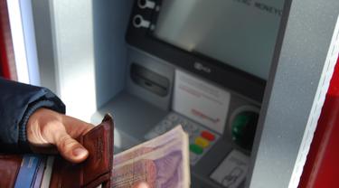 Tarik Tunai di ATM kini bisa dilakukan tanpa kartu/dok. Unsplash Nick