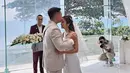 <p>Gritte Agatha dan Arif Hidayat resmi menikah dan menggelar pernikahan intimate di Ayana Resort Bali, Sabtu (26/8). [@ariantofuriady]</p>
