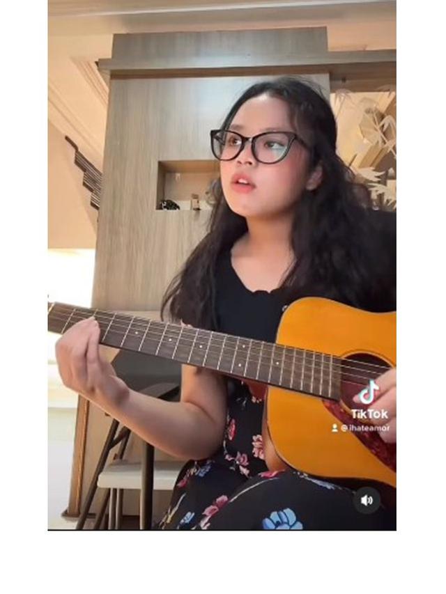 7 Potret Terbaru Romaria yang Mulai Beranjak Remaja, Bikin Pangling