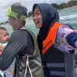 Ria Ricis dan Teuku Ryan Ajak Baby Moana Naik Jetski. (Sumber: YouTube/Ricis Official)