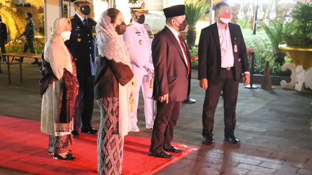 Presiden Joko Widodo memimpin apel kehormatan