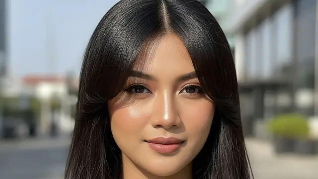 9 Model Rambut Panjang Lurus Belah Tengah Kekinian
