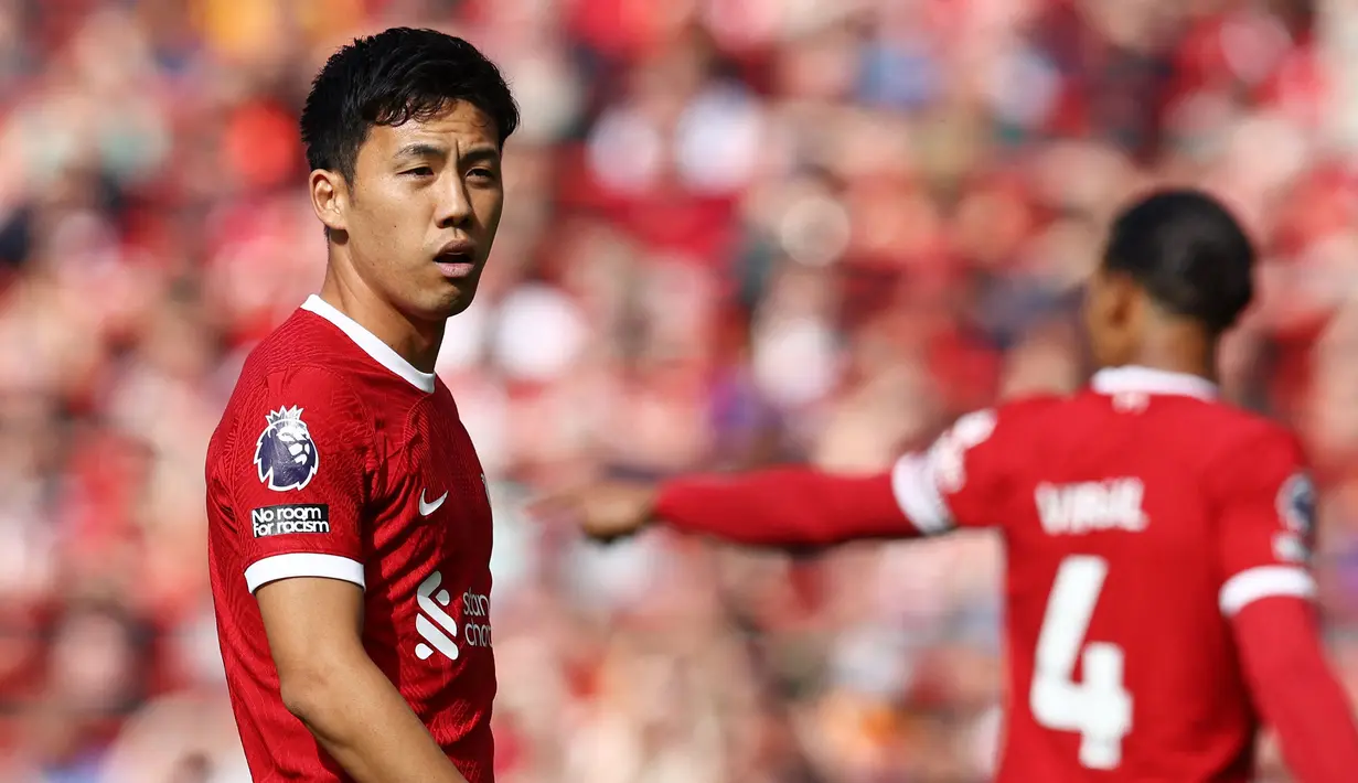 Pemain Liverpool, Wataru Endo pada laga pekan kedua Liga Inggris 2023/2024 melawan Bournemouth di Anfield, Liverpool, Sabtu (20/08/2023) malam WIB. (AFP/Darren Staples)