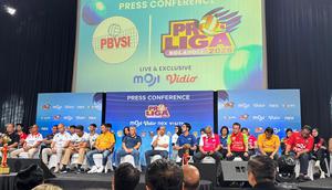 Para perwakilan klub dan pemain yang akan bersaing di Proliga 2026 saat menghadiri konferensi pers di SCTV Tower, Senayan, Jakarta pada Senin (22/12/2025). (Liputan6.com/Melinda Indrasari)