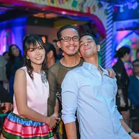 Tyara Renata baru saja merayakan ulang tahun secara meriah. Acara ulang tahun istri Surya Insomnia itu dihadiri banyak teman selebriti Tanah Air. Berikut beberapa potret perayaan ulang tahunnya Tyara yang ke-37.[Instagram/amingisback]