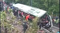Bus wisata dari Solo Jawa Tengah mengalami Kecelakaan di Jalur Dlingo - Wonogiri Bantul. Setidak 4 orang meninggal ditempat kejadian.
