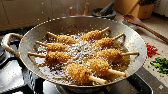 Kaki Naga Ayam