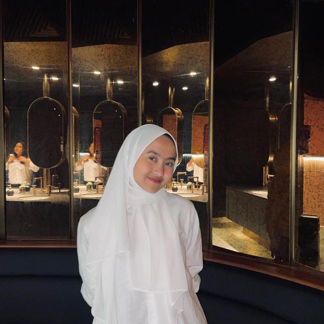 Jarang Tersorot, Ini 6 Potret Kayla Atmaja Cucu Mpok Atiek Sekaligus Anak Bebizie