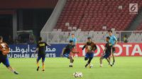 Sejumlah pemain Tampines Rovers melakukan latihan resmi jelang laga grup H Piala AFC 2018 melawan Persija di Stadion GBK Jakarta, Selasa (27/2). Persija akan menjamu Tampines Rovers, Rabu (28/2). (Liputan6.com/Helmi Fithriansyah)