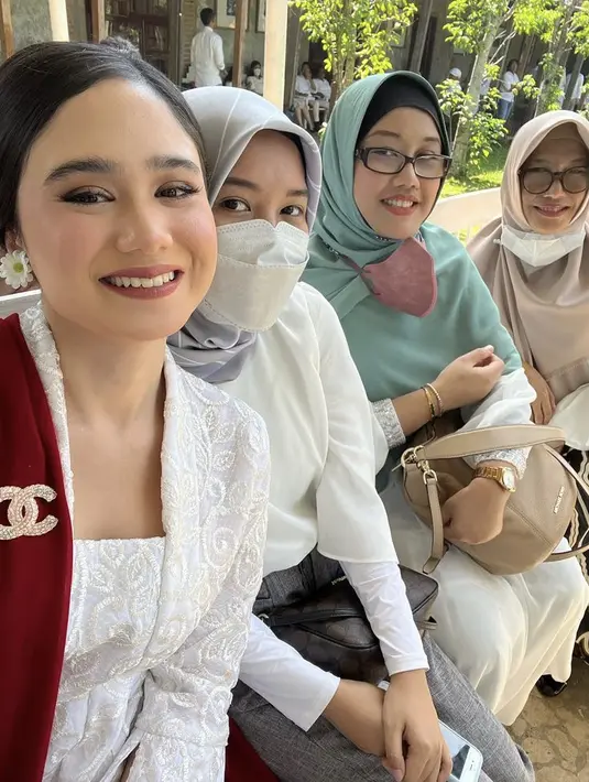 <p>Penampilan Tissa ini pun disebut-sebut berkelas dan seperti ibu pejabat. @tissabiani</p>