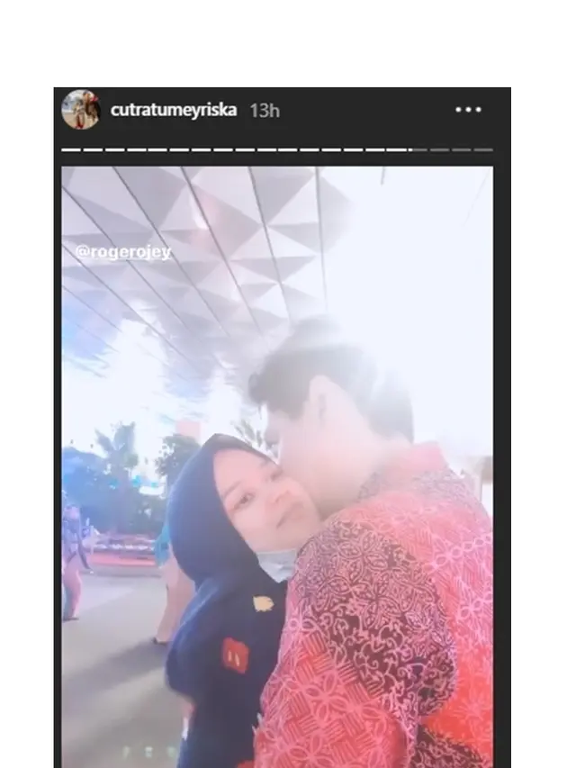 7 Momen Cut Meyriska Lepas Roger Danuarta Umrah Sendiri, Mesra Banget