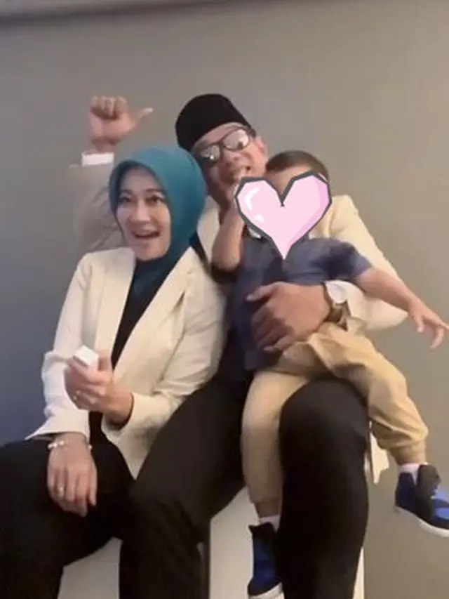 Rekam Momen, Ini 6 Pemotretan Ridwan Kamil Bersama Atalia Praratya dan Arkana