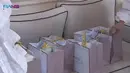 Bertajuk Syukurans, keluarga menyiapkan bingkisan yang dikemas dalam boks-boks yang berjajar rapi. (Sumber: YouTube/ Rans Entertainment)