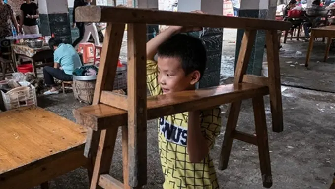 Usia 8 Tahun, Bocah Ini Kerja Keras Jualan Wonton