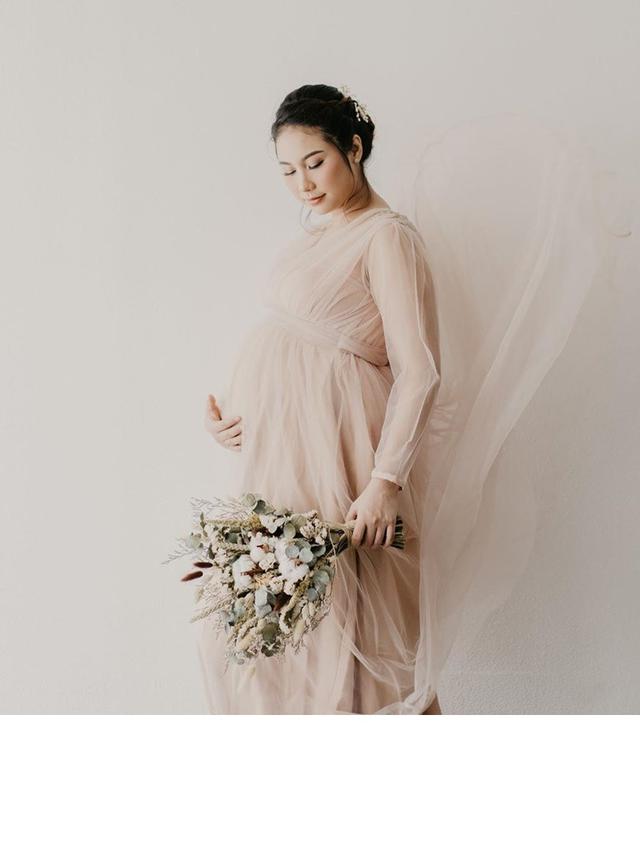 Tengah Nantikan Kelahiran, Ini 7 Potret Maternity Shoot Istri Ryuji Utomo