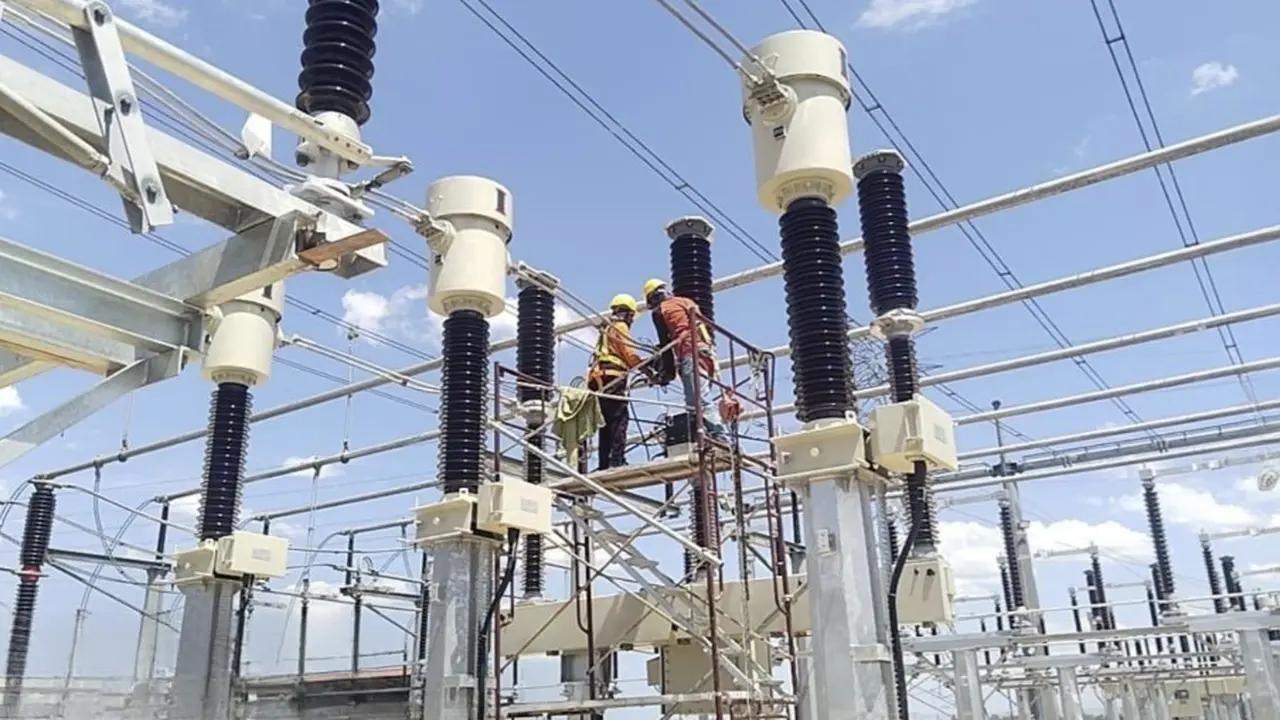 Petugas PLN NPC