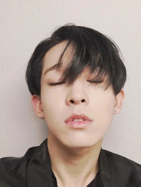 Keluarnya Nam Tae Hyun sudah melewati diskusi panjang bersama pihak agensi. Nam sangat berat melanjutkan kerjasamanya dengan WINNER karena kondisi kesehatannya, dan surat kontraknya pun dibatalkan pada 18 November lalu. (Instagram/souththth)