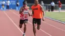 Pelari asal Jawa Tengah Taufiq Abdul Karim beradu cepat dalam final lari 100 m klasifikasi Men 11 Peparnas XVII di Stadion Sriwedari, Solo, Jawa Tengah, Selasa (8/10/2024). Taufik mendapatkan medali emas dengan capaian waktu 11,87. (PB PEPARNAS XVII/Feira Manbud)