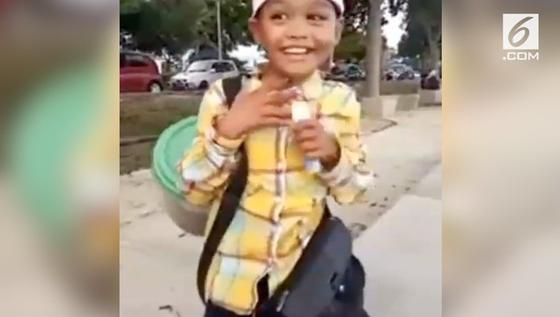 VIDEO: Bocah Penjual Kuaci Miliki Suara Upin Ipin