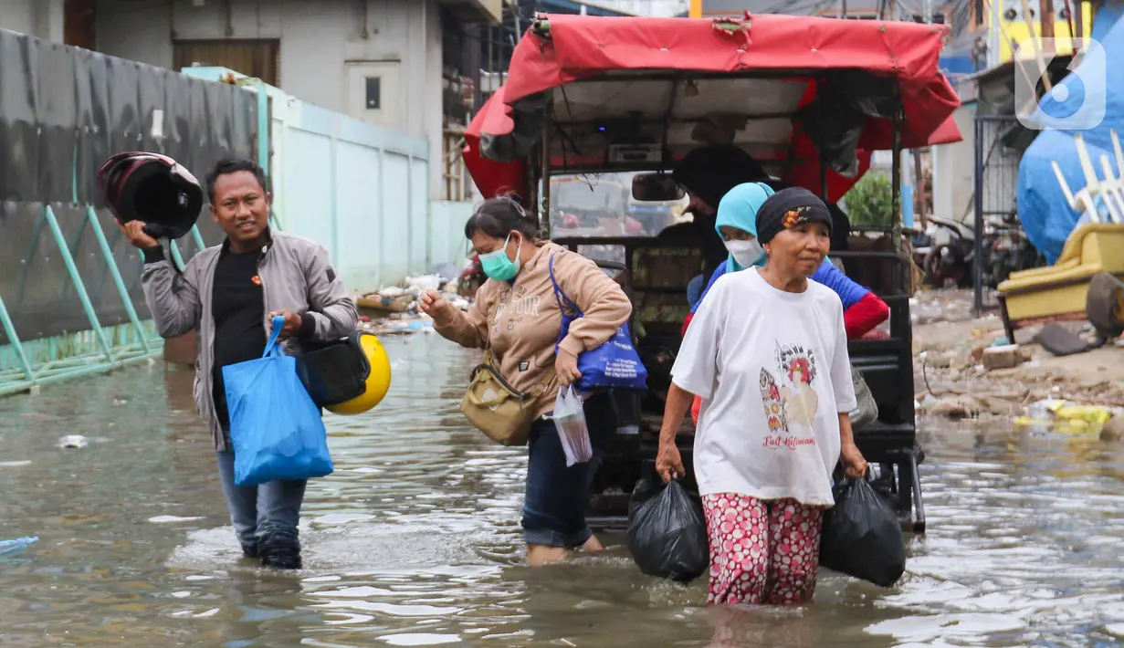 BPBD DKI Jakarta juga menargetkan air dapat surut dalam waktu cepat. (Liputan6.com/Herman Zakharia)