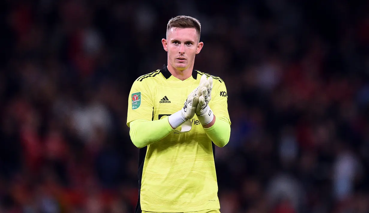 Dean Henderson - Kiper 24 tahun ini terang-terangan menyatakan tidak betah di Old Trafford. Keputusan Ole Gunnar Solskjaer yang menjadikan De Gea kembali sebagai kiper utama membuat Henderson siap hengkang musim depan. (AFP/Oli Scarff)
