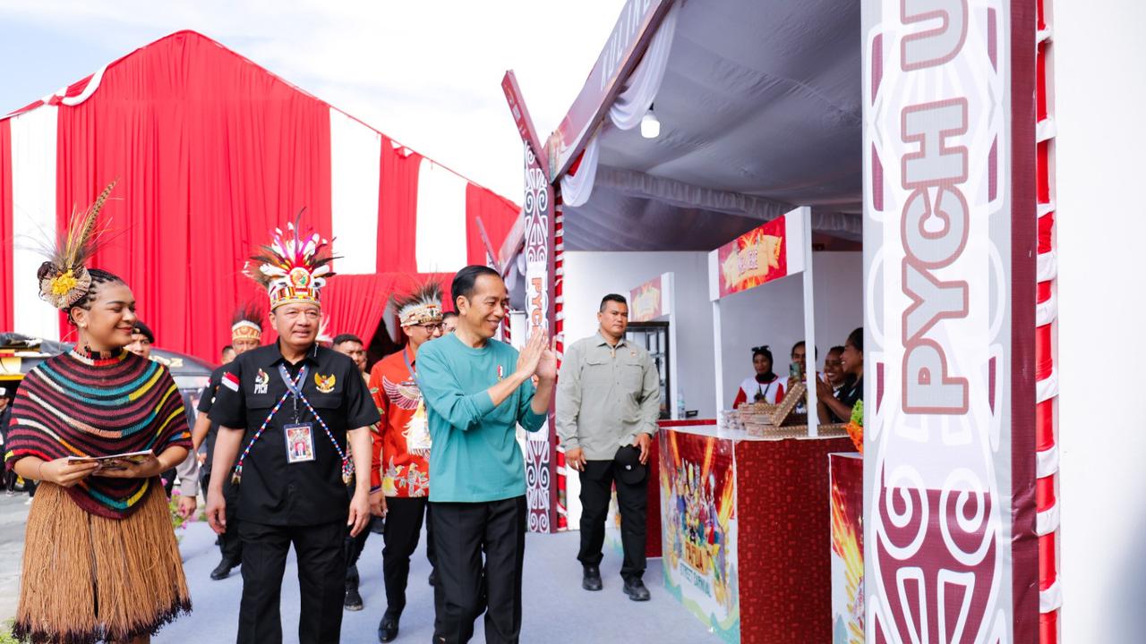 Presiden Joko Widodo (Jokowi) resmi membuka Papua Street Carnival