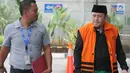 Anggota DPRD Lampung Tengah nonaktif Rusliyanto dikawal petugas akan menjalani pemeriksaan lanjutan di gedung KPK, Jakarta, Selasa (21/08).(merdeka.com/Dwi Narwoko)